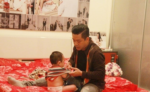2 ông bố "bỉm sữa" đảm đang nhất showbiz Việt - 5