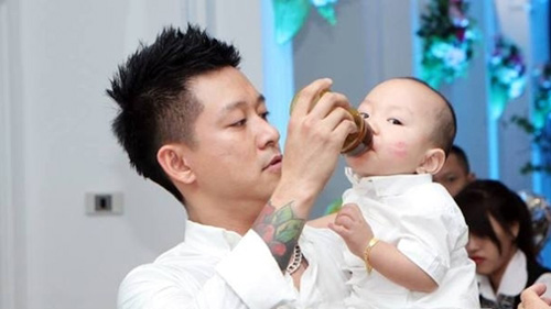 2 ông bố "bỉm sữa" đảm đang nhất showbiz Việt - 11