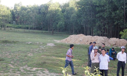 Tài xế taxi nằm chết giữa đường với nhiều vết đâm - 2