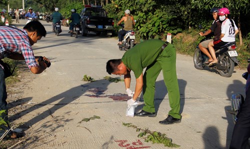 Tài xế taxi nằm chết giữa đường với nhiều vết đâm - 3