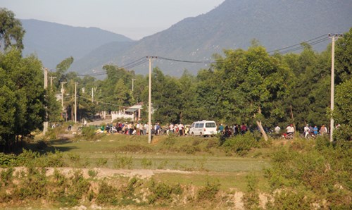 Tài xế taxi nằm chết giữa đường với nhiều vết đâm - 4