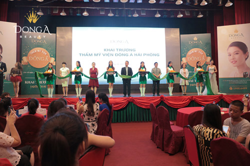 Ngọc Hân đẹp hút hồn dự khai trương chi nhánh Đông Á Beauty - 4