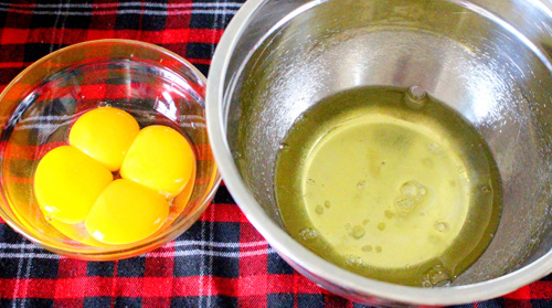Cách làm bánh kem gà bông đẻ trứng sô cô la - 1