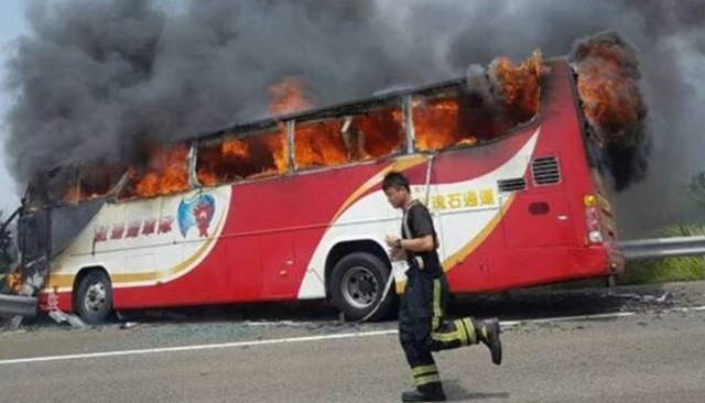 23 du khách TQ chết thảm vì xe buýt cháy ở Đài Loan - 1