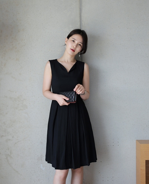 Ai bảo mặc váy đen nhanh chán, hãy xem lại! - 13