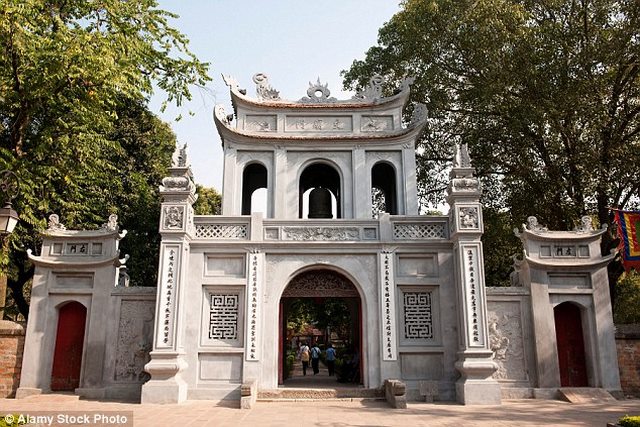 Báo Anh khen Hà Nội là thành phố du lịch rẻ nhất - 1