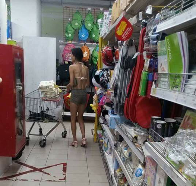 Nóng quá mặc kiểu này cho mát.