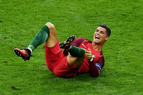 Ronaldo chấn thương: Mong đừng như Falcao - 1