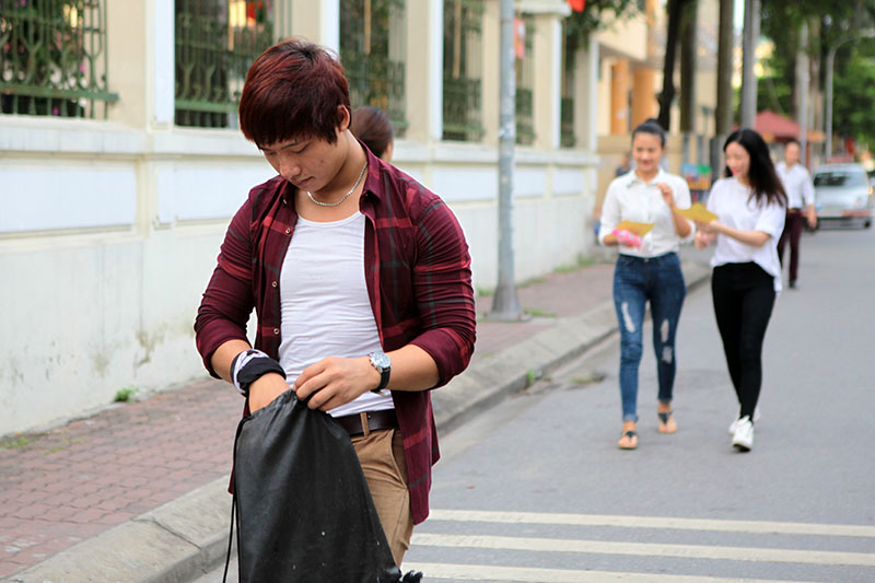 Sĩ tử đội nón rách, đeo rọ tôm đi thi đại học - 4