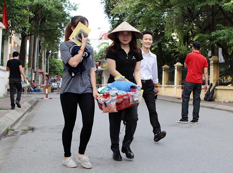 Sĩ tử đội nón rách, đeo rọ tôm đi thi đại học - 8