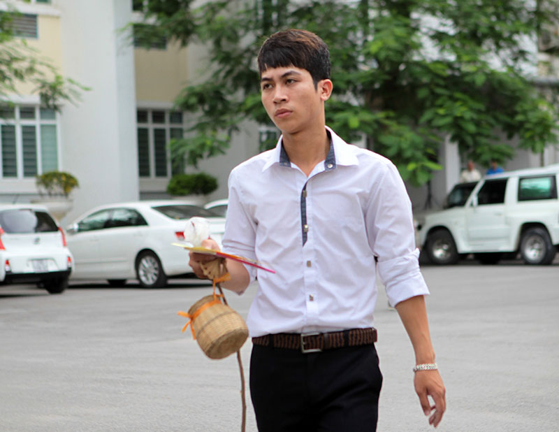 Sĩ tử đội nón rách, đeo rọ tôm đi thi đại học - 9