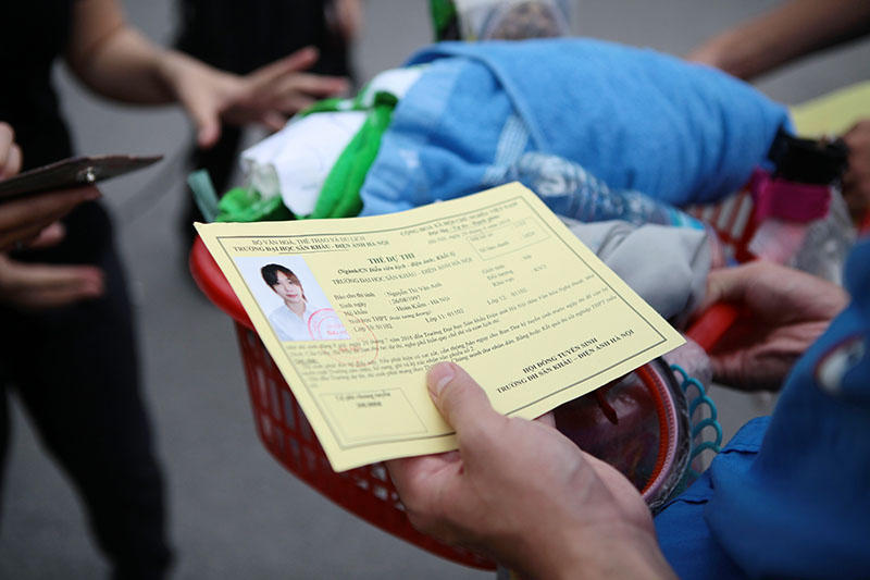 Sĩ tử đội nón rách, đeo rọ tôm đi thi đại học - 10