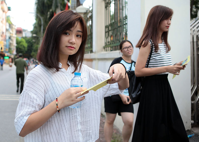 Sĩ tử đội nón rách, đeo rọ tôm đi thi đại học - 6