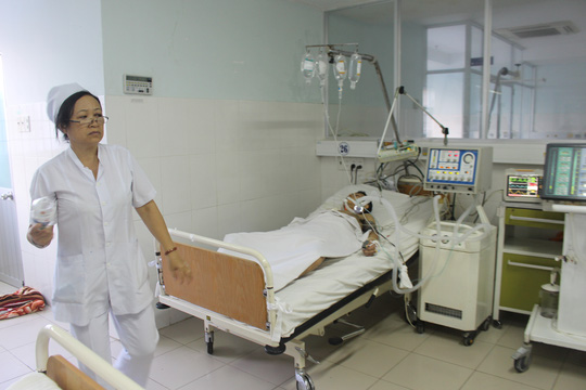 Vệ sinh hầm nước mắm, 3 người nguy kịch - 1