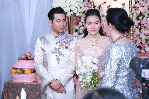 Diễn viên Ngọc Lan xúc động bật khóc trong lễ ăn hỏi - 6