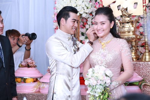 Diễn viên Ngọc Lan xúc động bật khóc trong lễ ăn hỏi - 4