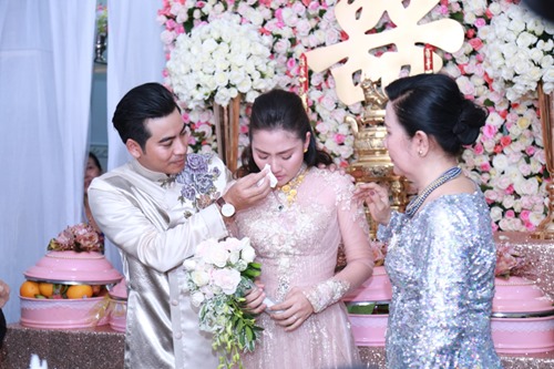Diễn viên Ngọc Lan xúc động bật khóc trong lễ ăn hỏi - 8