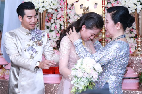 Diễn viên Ngọc Lan xúc động bật khóc trong lễ ăn hỏi - 7