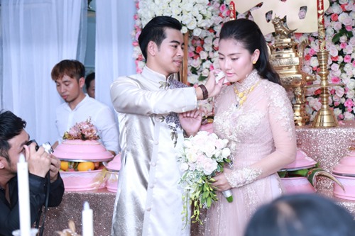 Diễn viên Ngọc Lan xúc động bật khóc trong lễ ăn hỏi - 5