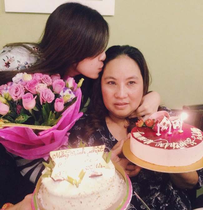 Trên trang cá nhân, Quỳnh Mi thường xuyên đăng tải những hình ảnh tình cảm của hai mẹ con. "Chỉ còn hai mẹ con nên phải làm chỗ dựa tinh thần cho nhau", Quỳnh Mi tâm sự.