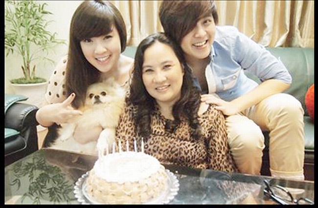 Quỳnh Mi, Wanbi và mẹ cách đây khoảng hơn 5 năm.