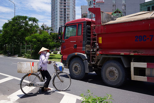Ảnh: Rùng mình xe chạy ngược chiều trên cao tốc nghìn tỉ - 7