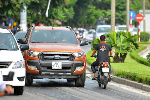 Ảnh: Rùng mình xe chạy ngược chiều trên cao tốc nghìn tỉ - 9
