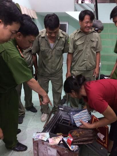 Nghịch tử dẫn bạn game về nhà rinh két sắt - 2