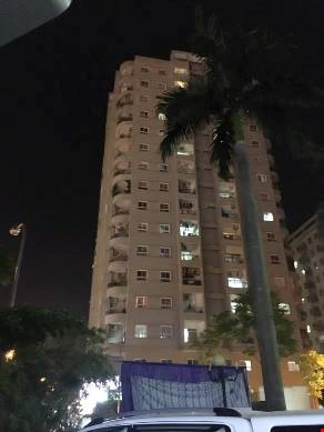 Giải cứu nam thanh niên có ý định tự tử ở tòa nhà 16 tầng - 1
