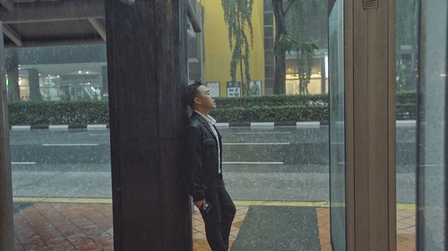 Trung Quân Idol dùng xe bồn 100 lít để tạo mưa trong MV - 3