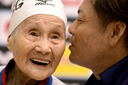 Cụ bà 101 tuổi hướng tới kỷ lục bơi lội ở Olympic - 1