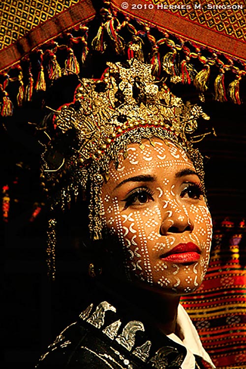 Trang phục cưới lạ mắt của các cặp đôi trên thế giới - 12