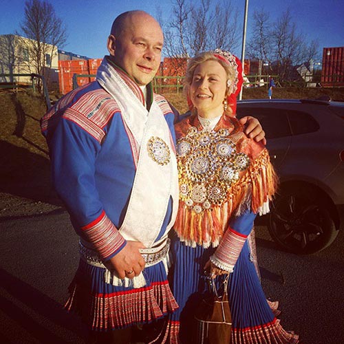 Trang phục cưới lạ mắt của các cặp đôi trên thế giới - 13