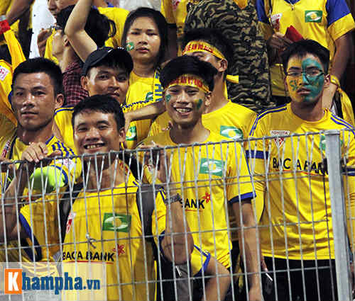 Học fan Iceland, fan xứ Nghệ cổ vũ theo phong cách "Viking" - 11