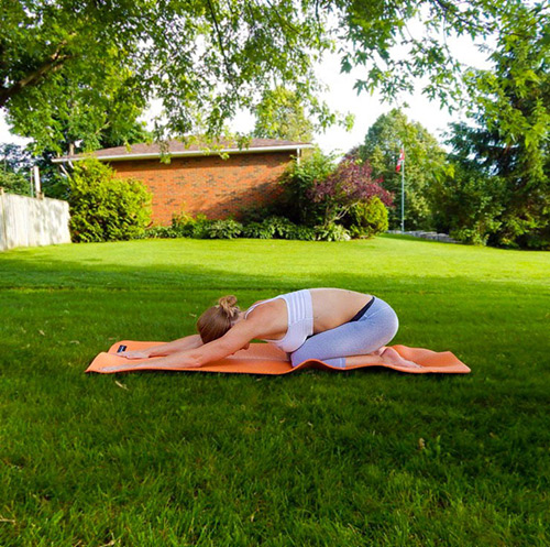 9 bài tập yoga vào buổi sáng giúp thân hình khỏe, đẹp - 1