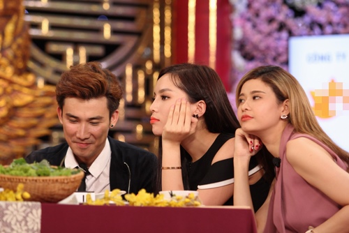 Kỳ Duyên "nổi cáu" vì phải nhìn Trường Giang ăn trong gameshow - 2