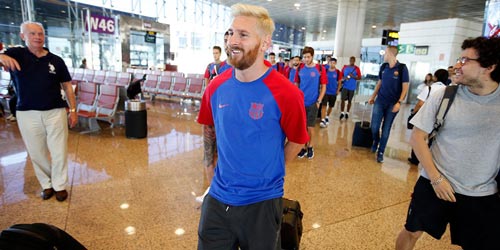 Messi với mái tóc gây bão hội quân cùng Barca - 1