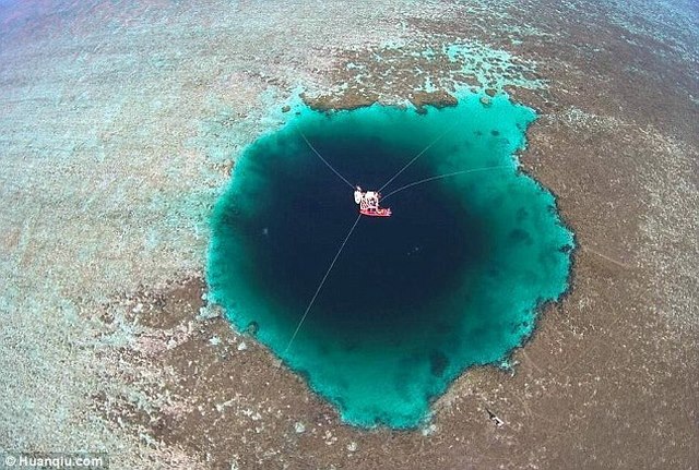 Tìm thấy hố khổng lồ sâu nhất thế giới ở Biển Đông? - 1