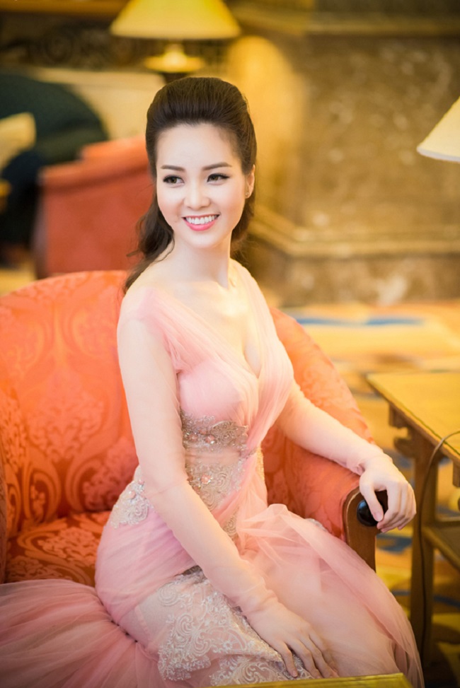 Cô á hậu sinh năm 1986 giảm lượng tinh bột trong các bữa ăn xuống. Cụ thể, bữa sáng có khi Thụy Vân chỉ 1 quả trứng, 1 cốc nước bí đao pha dứa. Buổi trưa 1 lạng miến, 1 lạng thịt, 1 đĩa rau. Buổi tối chỉ ăn rau, 1 lạng thịt hoặc 1 lạng cá để đảm bảo đủ chất.
