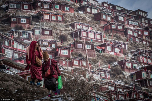 Ngắm vẻ tuyệt đẹp của Larung Gar - Thung lũng Phật giáo sắp bị phá bỏ - 10