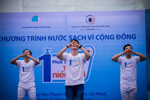 Vũ điệu tiết kiệm nước của Lâm Vinh Hải gây “sốt” - 4