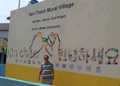 Du khách nườm nượp đổ về 'làng bích họa' kỳ lạ ven biển Tam Kỳ - 10