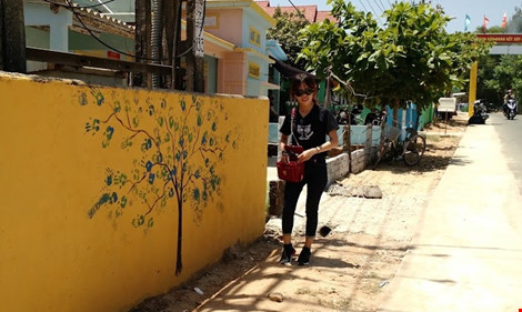Du khách nườm nượp đổ về 'làng bích họa' kỳ lạ ven biển Tam Kỳ - 12