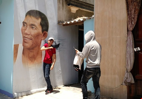 Du khách nườm nượp đổ về 'làng bích họa' kỳ lạ ven biển Tam Kỳ - 13