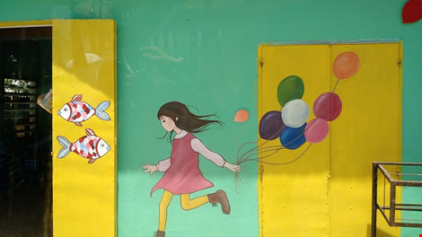 Du khách nườm nượp đổ về 'làng bích họa' kỳ lạ ven biển Tam Kỳ - 4