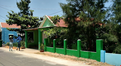 Du khách nườm nượp đổ về 'làng bích họa' kỳ lạ ven biển Tam Kỳ - 8