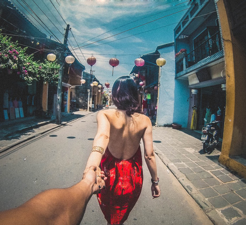 Ghen tị cặp đôi Việt “nắm tay nhau đi khắp thế gian” - 1
