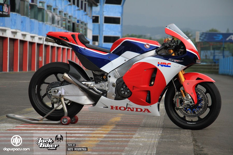 Honda RC213V-S: Đỉnh cao của xe đua đường phố - 2