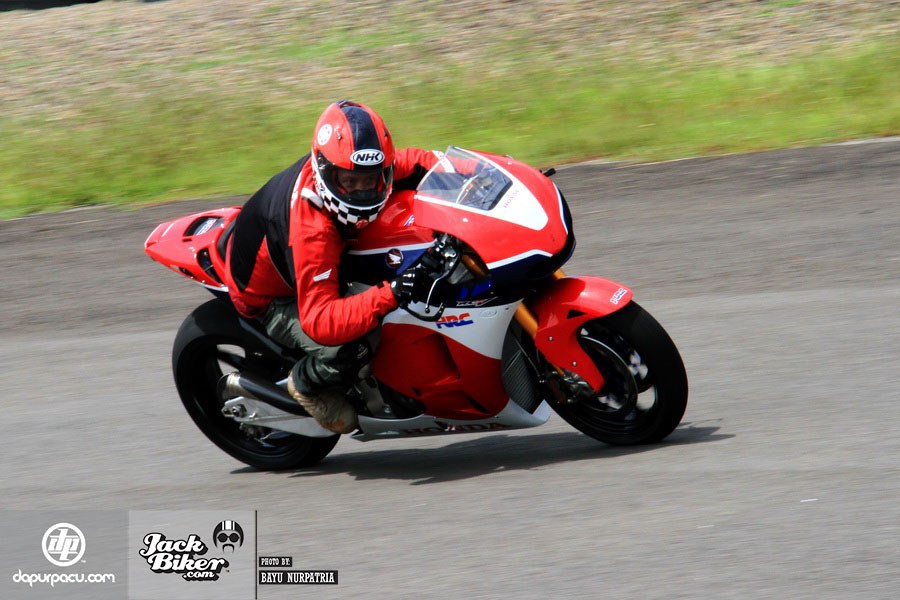 Honda RC213V-S: Đỉnh cao của xe đua đường phố - 3
