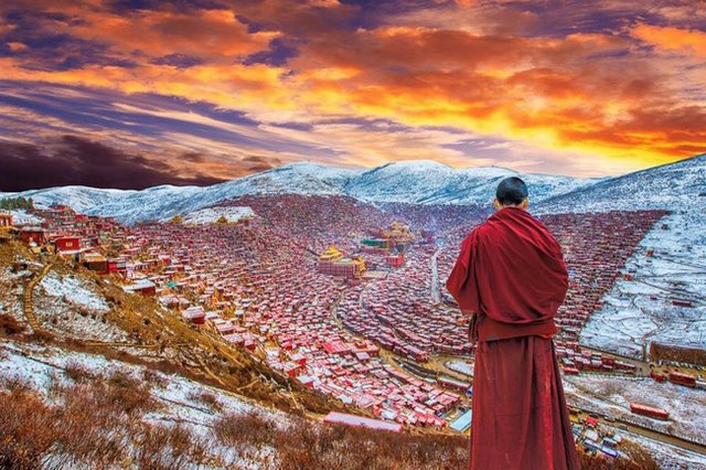 Ngắm Học viện Phật giáo lớn nhất thế giới ở Tây Tạng - 1